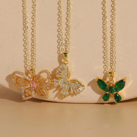 Elegante Collana con Ciondolo a Farfalla in Rame Placcato Oro 14K per Donna Gioielli Dolce Trendy Intarsiati in Vetro Zirconia Lucido