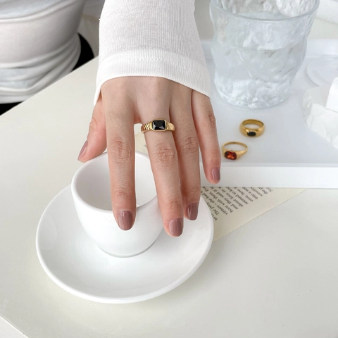 Vintage Stainless Steel Rings For Women With Black Stone And Synthetic Ruby Geometric Textured Retro Luxury Jewelry
