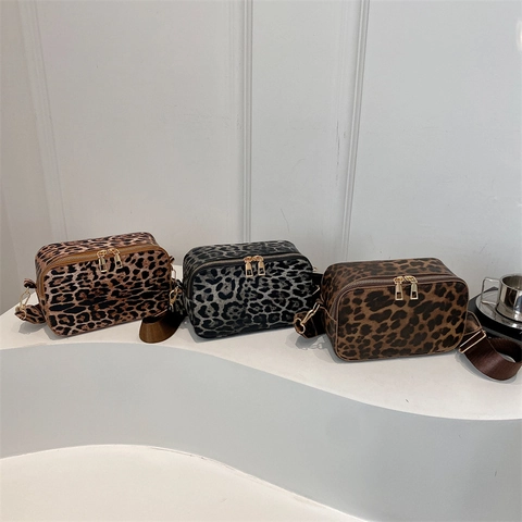 Women Leopard Print Crossbody Bag PU Leather Camera Bag With Double Zipper And Wide Adjustable Strap Square Fashion