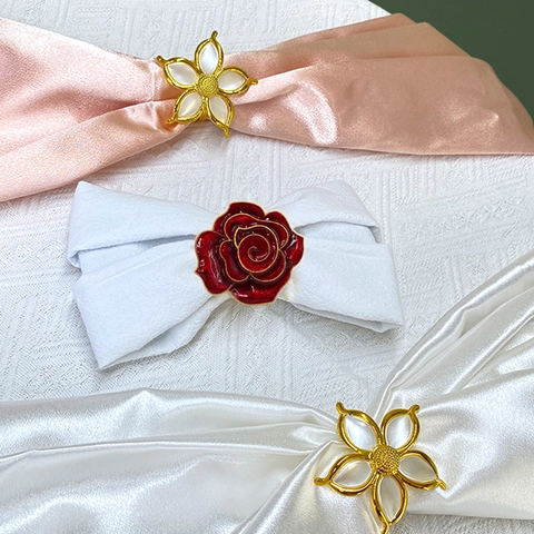 Emaille Blume Rentier Serviettenringe Halter Legierung Festliche Weihnachten Tischdekoration Hochzeit Bankett Partybedarf