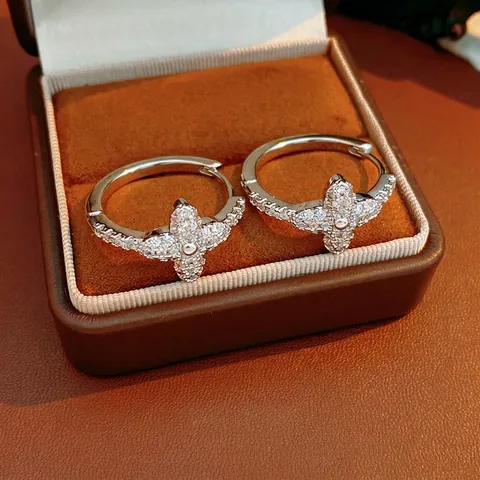Sparkling Cubic Zirconia Clover Flower Hoop Earrings For Women Copper Silver Plated Versatile Lightweight Luxury Jewelry
