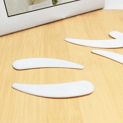 Cosmetic Cream Spoon Mask Applicator Plastic Curved Crescent Shape Beauty Skin Care Tool White