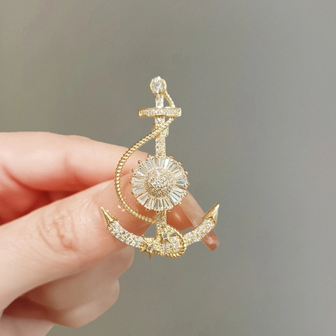 Elegant Gold Tone Anchor Brooch Pin With Rhinestone Crystal Alloy Fashion Jewelry Suit Coat Accessories For Women