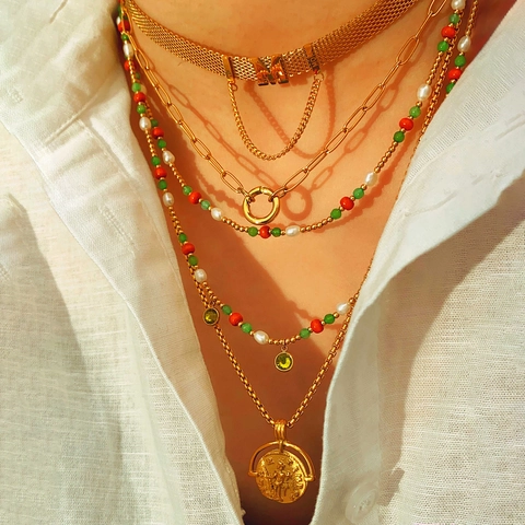 Collana in Acciaio al Titanio con Ciondolo Moneta Ritratto Catena di Perline Colorate Stile Bohémien Lettera M Gioielli Donna