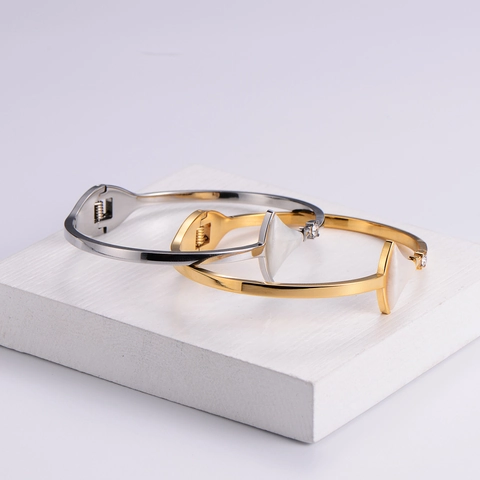 Bracelet Jonc Femme Acier Inoxydable 316L Plaqué Or 18K Forme Éventail Coquille Blanche Inlay Zircon Bijoux Élégants