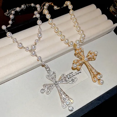 Collana Con Pendente A Croce Barocca Vintage Con Imitazione Di Perla Artificial Bianca E Lega Di Strass Per Donna