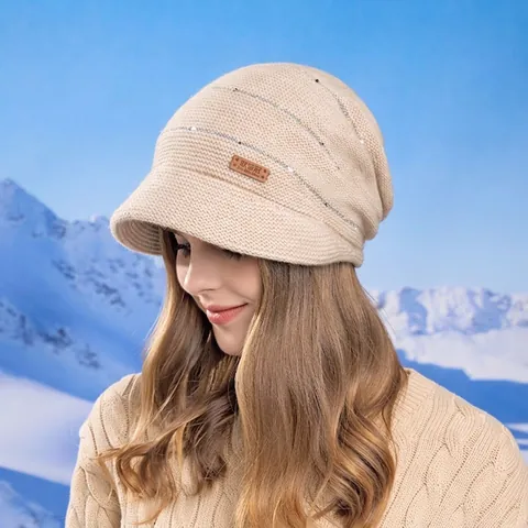 Bonnet En Maille D'Hiver Pour Femmes Doublé De Polaire Chaud Visière Courte Protection Des Oreilles Bonnet Épais En Acrylique Avec Écusson En Cuir