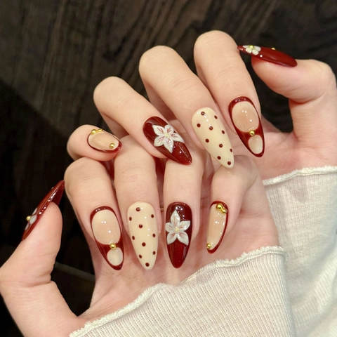 Handmade Wine Red And Cream White Press On Nails Retro Hand Painted Flower Polka Dot Gold Beads Long Almond False Nails