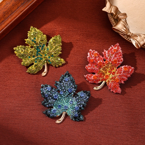 Maple Leaf Brooch Luxury Rhinestone Alloy Pin Corsage For Women Elegant Vintage Accessory