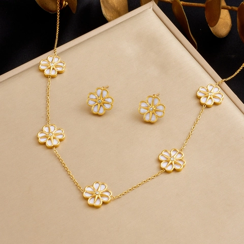 Collana E Orecchini Fiori Vintage Acciaio Inossidabile Placcato Oro Petali Smalto Bianco Per Donne Elegante