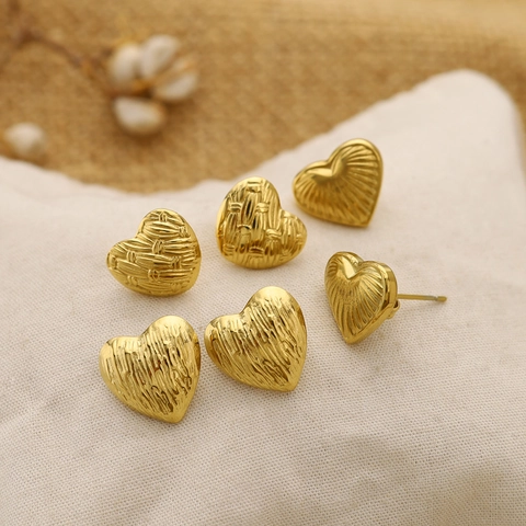 Orecchini a Bottone a Cuore in Acciaio Inossidabile Vintage da Donna Placcati in Oro 18K Texture Radiale Intrecciata Gioielli