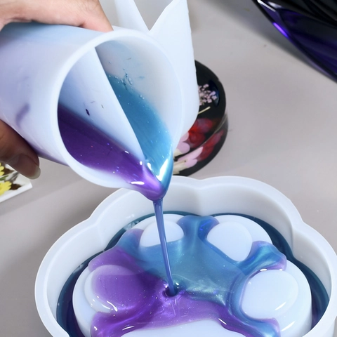 Silicone Measuring Cup Split Cup For DIY Epoxy Resin Art Crafts Jewelry Making Tool Graduated Spout Design White