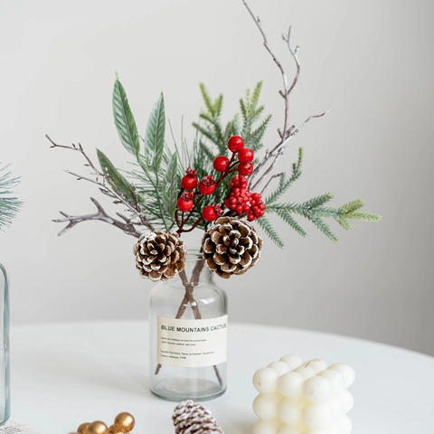 Weihnachts Künstliche Kiefer Picks Mit Beeren Natürliche Kiefernzapfen Holiday Florale Arrangement Home Dekor PVC Pflanzen