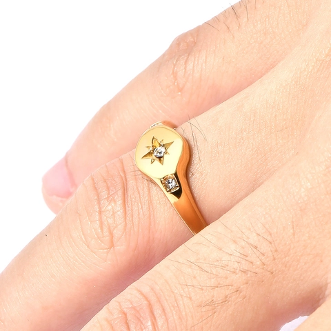 Vintage Titanium Steel Star Signet Ring For Women Luxury Gold Plated Inlaid Rhinestone Octagram Pattern Fashion Finger Ring Jewelry