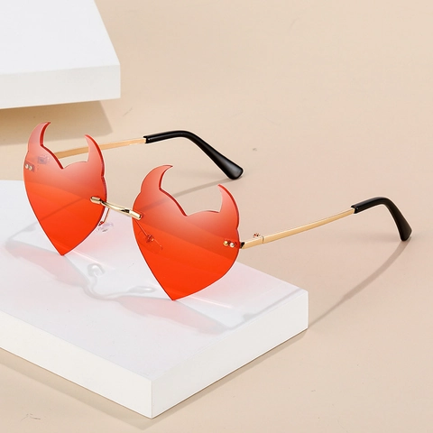 Occhiali Da Sole Senza Montatura A Forma Di Cuore Con Corna Da Diavolo Montatura In Metallo Lenti Sfumate Per Uomini E Donne