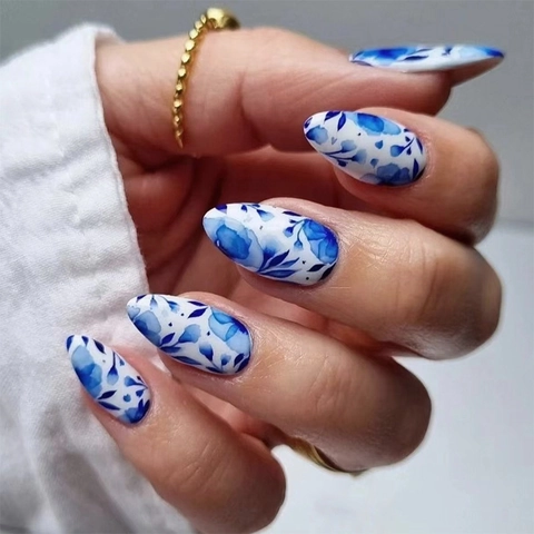 Lange Amandelvormige Kunstnagels Blauw-Wit Porseleinen Aquarel Bloemenpatroon Synthetische Nepnagels Elegante Chinese Stijl Voor Dames