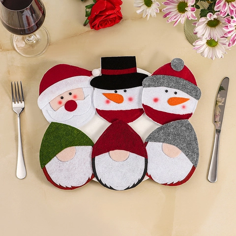 Porte-Couverts De Noël Sacs À Argenterie En Feutre Non Tissé Formes Père Noël Bonhomme De Neige Gnome Décoration De Table