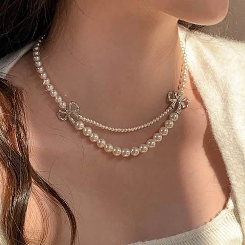Doppelstöckige Kunstperlenhalskette Mit Strass Schleife Legierung Anhänger Elegante Französische Retro Stil Schmuck