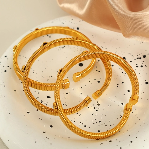 Titanium Steel Clover Cuff Bracelet Gold Plated Spiral Texture Rhinestone Inlaid Fashion Jewelry Bangle For Women