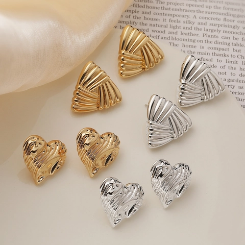 Strukturierte Herz Und Dreieck Ohrstecker Vergoldet Versilbert Kupfer Geometrischer Minimalistischer Schmuck Damen