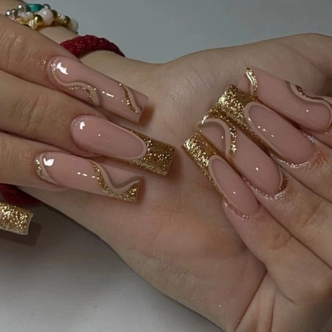 Uñas Postizas Ataúd Largas Rosa Nude Brillo Dorado Líneas Onduladas Punta Francesa Uñas Artificiales Brillantes