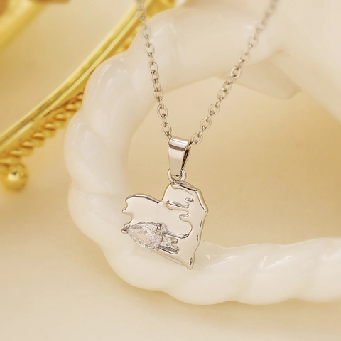 Collar con Colgante de Corazón de Cobre y Circonia Minimalista para Mujer Estilo Punk Color Oro Plata Joyería de Metal Fluido