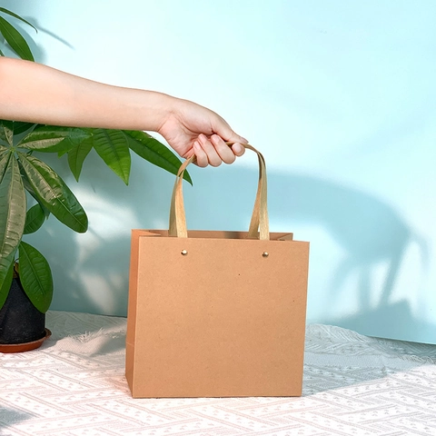 Minimalist Solid Color Gift Paper Bag With Ribbon Handle And Metal Rivets For Wedding Birthday Party Festival
