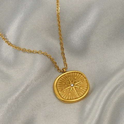 Collier Pendentif Médaillon Étoile Du Nord Acier Inoxydable Plaqué Or 18K Avec Zircon Bijoux Étoile Pour Femmes