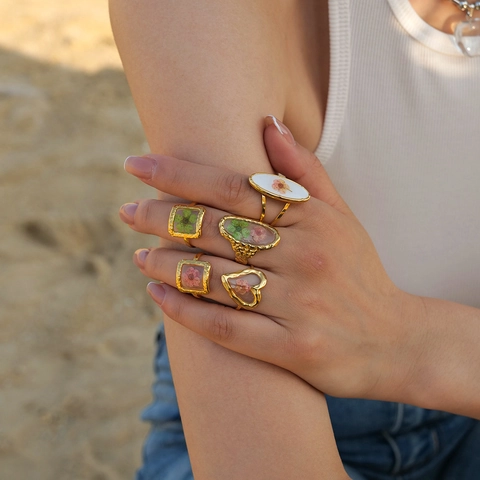 Anello Regolabile Resina Fiori Secchi Vintage Acciaio Inossidabile Placcato Oro Trama Martellata Gioielli Boho Donna