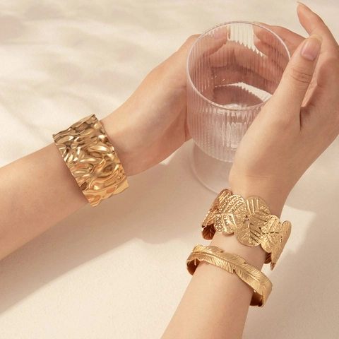 Bracciale Rigido In Acciaio Inossidabile Placcato Oro Regolabile Martellato Foglia Cuore Piuma Gioielli Donna