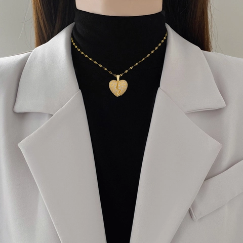 Herz Anhänger Halskette Titanstahlkette Kupfer Weiß Rot Zirkon Eingelegt Vergoldet Gebrochenes Design Eleganter Schmuck Damen
