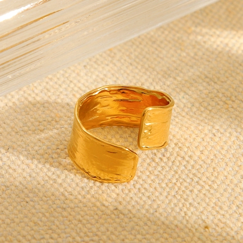 Anillo De Acero Inoxidable Con Textura Martillada Bañado En Oro De 18K Minimalista Ajustable Para Mujer