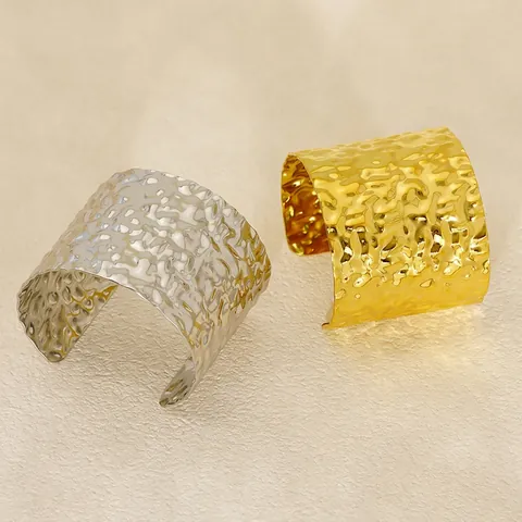 Brazalete Ancho Acero Inoxidable Chapado En Oro 18K Textura Martillada Irregular Pulsera De Gran Tamaño Joyería