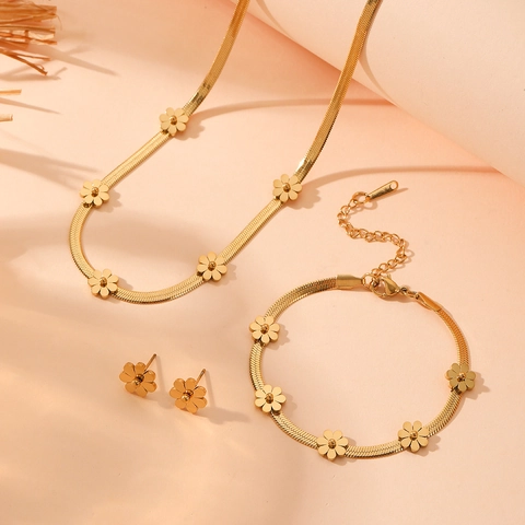 Elegant Stainless Steel Daisy Flower Jewelry Set For Women Gold Plated Snake Chain Necklace Bracelet Earrings Fashion Daily Accessory