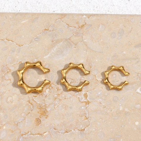 Orecchini Ear Cuff Acciaio Inossidabile Placcati Oro Senza Buco Trama Rivetti Onde Irregolari Gioielli Hip Hop Per Donne