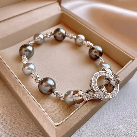 Pulsera de Lujo de Estilo Francés con Circonia y Perla Artificial Cierre Redondo Irregular Elegante Joyería de Mano Gris para Mujer