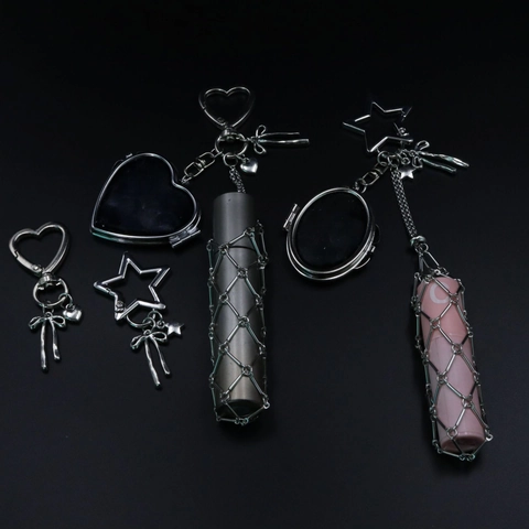 Silberner Metall Schlüsselanhänger Taschenanhänger Herz Stern Form Mit Schleife Spiegel Medaillon Und Quaste Modeaccessoire