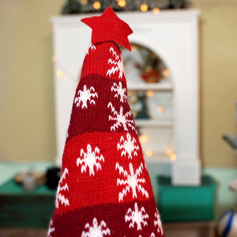 Weihnachts Gnome Leuchtende Gesichtslose Puppe Gestrickte Mütze Kunstfell Bart Holzsockel Tischdekoration