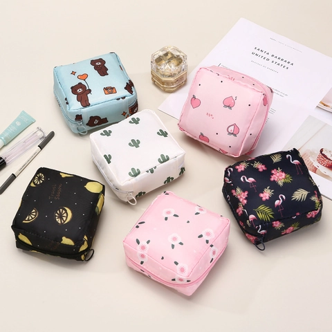 Sac de Rangement Portable pour Serviettes Hygiéniques Mignon Dessin Animé Pochette de Voyage Tissu Sergé Fermeture Éclair Maquillage Organisateur de Pièces pour Femmes