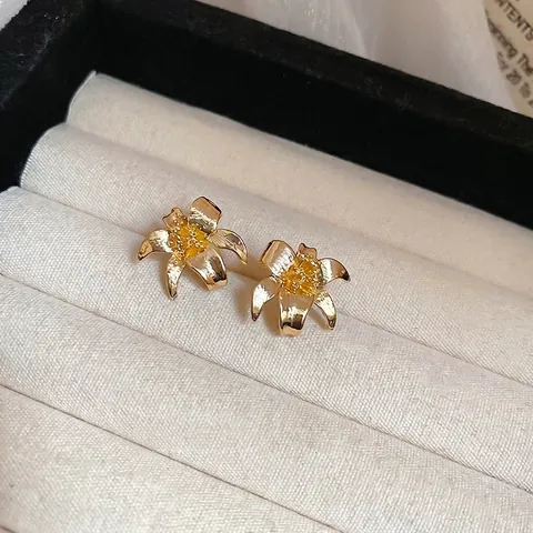Lily Flower Stud Earrings With 925 Sterling Silver Earring Post Brushed Metal Retro Court Style Elegant For Women