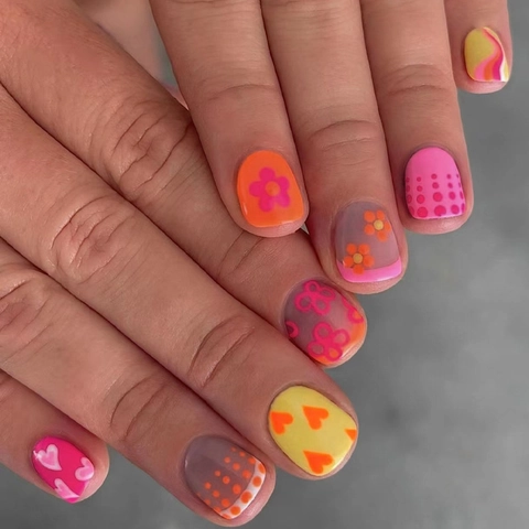 Press On Nails Short French Floral Heart Pattern Colorful Fake Nails Manicure Decoration For Women Girls Plastic Resin