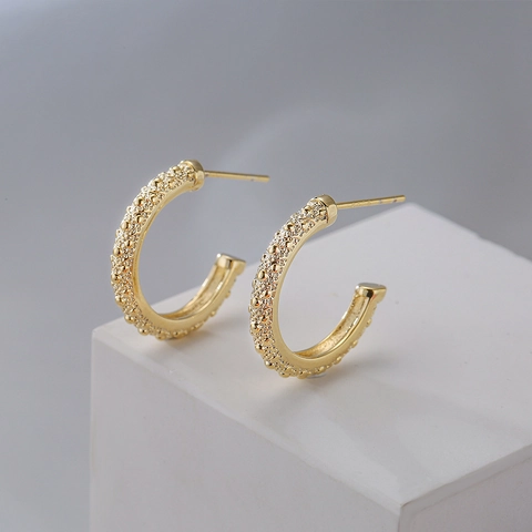 Kupfer C-Form Kreolen 18K Vergoldet Körnige Textur Perlen Geometrisch Minimalistisch Elegant Schmuck Damen