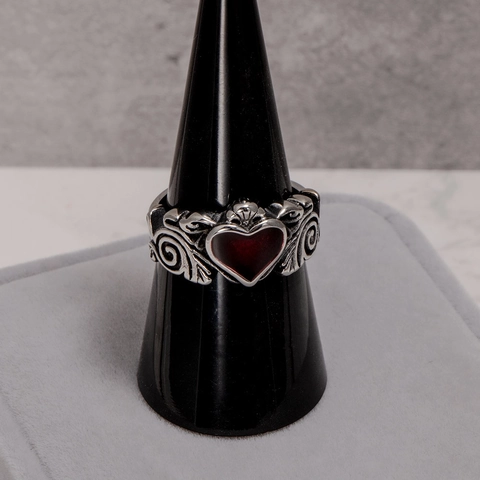 Hart Ring Titanium Staal Rood Emaille Claddagh Stijl Gothiek Gegraveerde Sieraden Voor Vrouwen