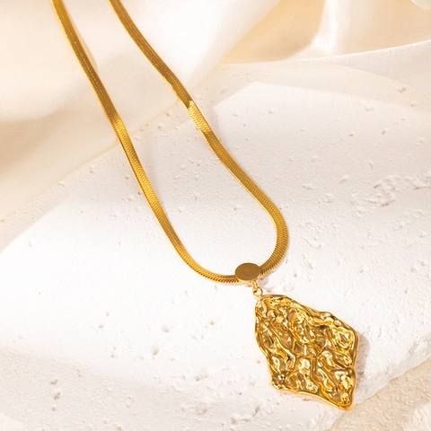 Minimalistisch Titaniumstaal Geometrische Onregelmatige Bloem Hanger Ketting Voor Vrouwen Verguld Goud Zilver Slangenketting