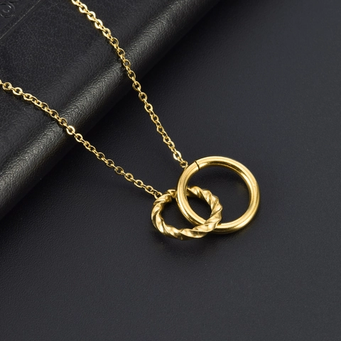 Necklace Titanium Steel Interlocking Rings Smooth Twisted Texture Gold Plated Elegant Minimalist Niche Jewelry Women