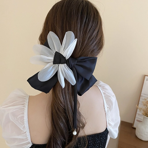 Elegante Grote Haarclip Zwarte Satijnen Strik Met Witte Organza Bloem Kunstparelhanger Frans Vintage Haarspeld