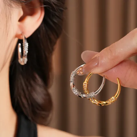 Pendientes De Aro En Forma De C Torsonados Con Circón Incrustado Cobre Chapado En Oro 18K Silver Earring Post Elegante