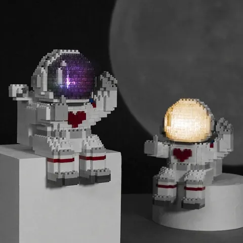 Astronaut Spaceman Mikro Bausteine DIY Lernspielzeug Mit LED Beleuchtung Schreibtisch Ornament Und Stifthalter Geschenk