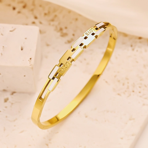 Westlicher Stil Gold Vergoldeter Edelstahl Emaille Armreif Armband Love Brief Herz Eingelegt Modeschmuck Für Damen