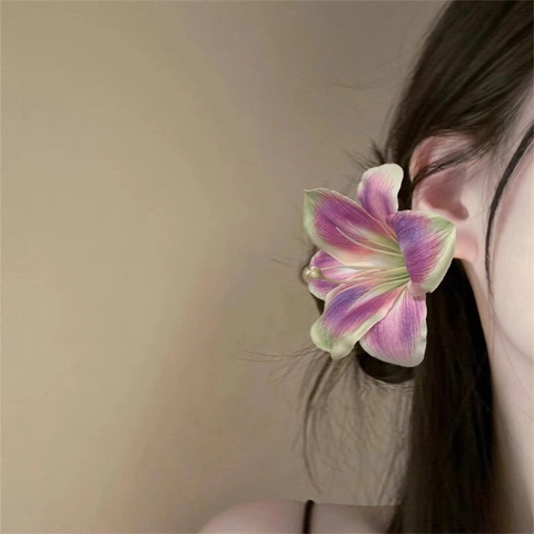 Simulierter Lilienblüten-Haarclip Ätherischer Stoff Entenschnabelclip Damen Urlaub Strand Foto Seiten-Haarnadel